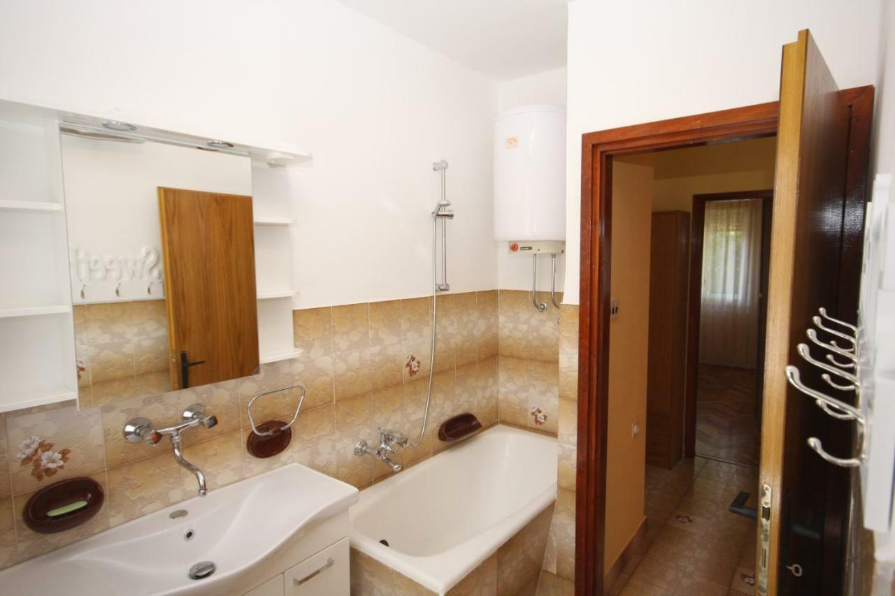 Two Bedroom Apartment, Nice Neighborhood, Free Parking, Wifi Pula Exterior photo