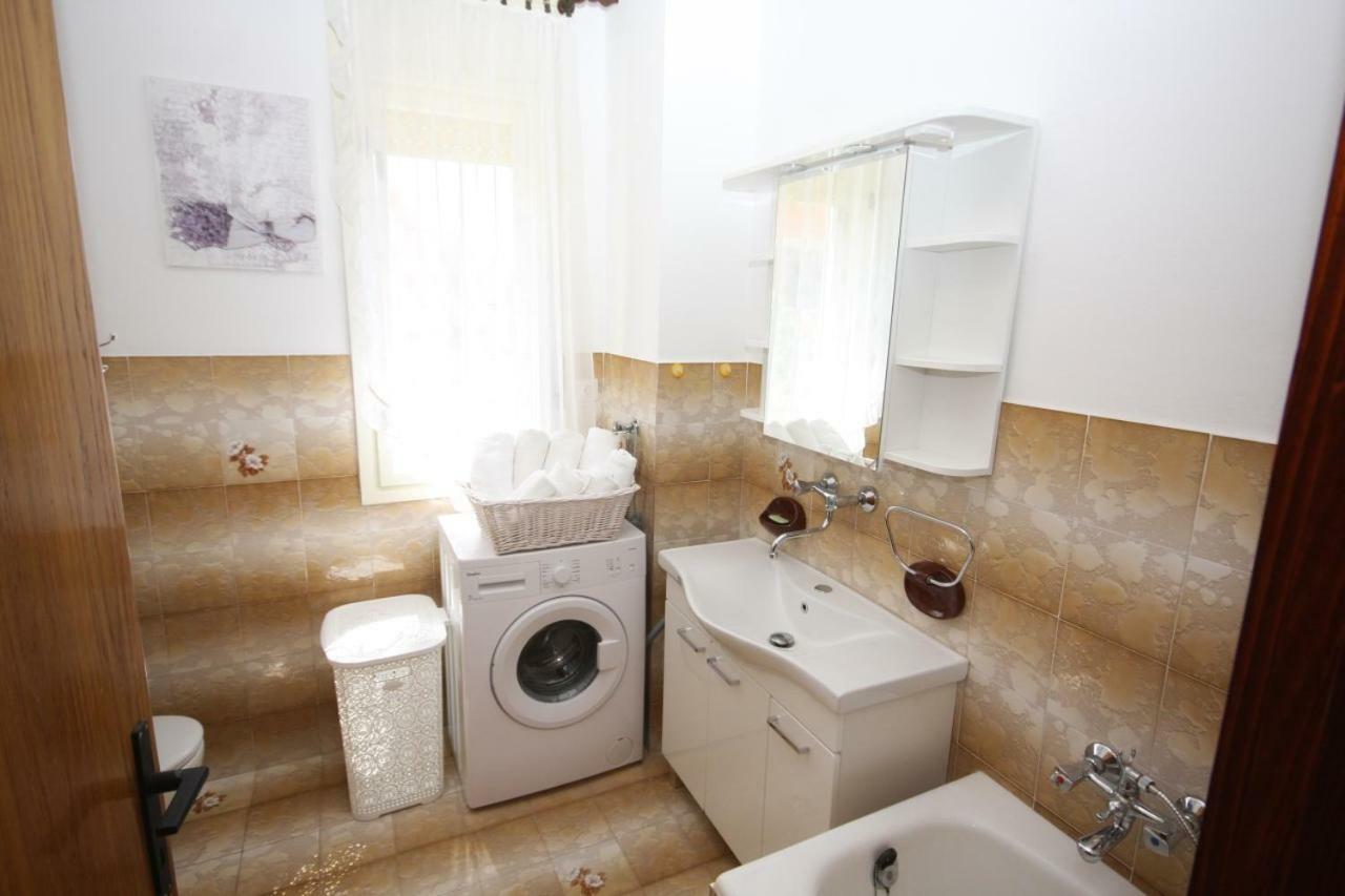 Two Bedroom Apartment, Nice Neighborhood, Free Parking, Wifi Pula Exterior photo