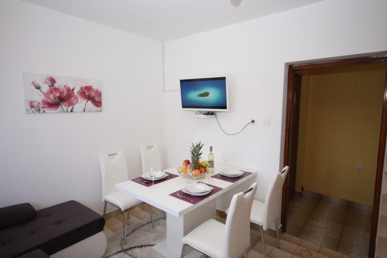 Two Bedroom Apartment, Nice Neighborhood, Free Parking, Wifi Pula Exterior photo