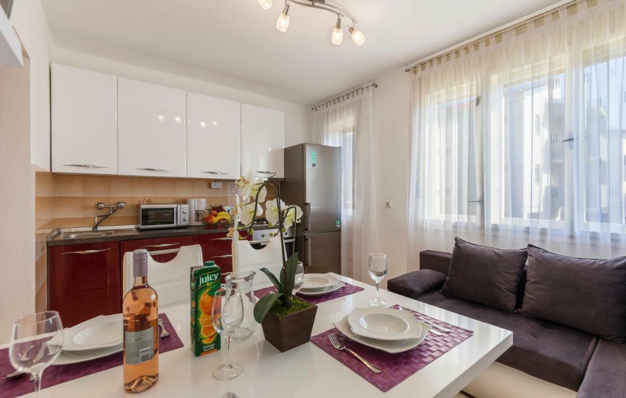 Two Bedroom Apartment, Nice Neighborhood, Free Parking, Wifi Pula Exterior photo