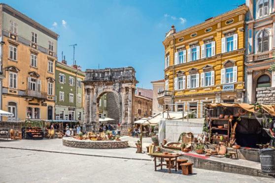 Two Bedroom Apartment, Nice Neighborhood, Free Parking, Wifi Pula Exterior photo